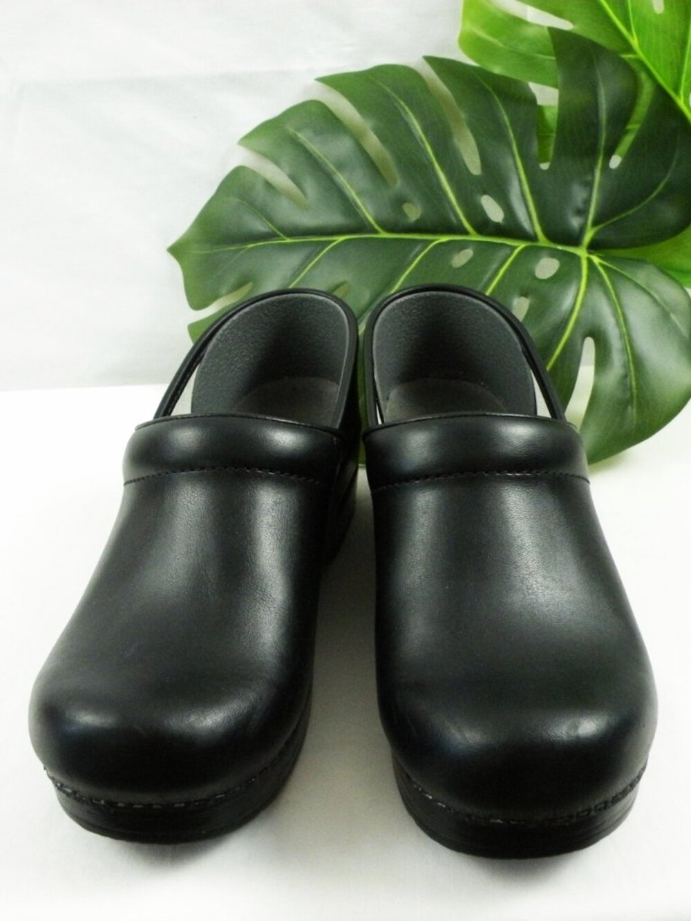Dansko Womens Professional Black Leather Professional Clogs Shoes New 38 8 - Picture 3 of 6